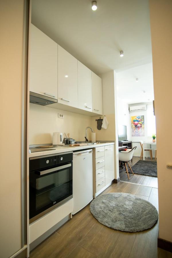 5 Star Central Studio Skopje Exteriör bild