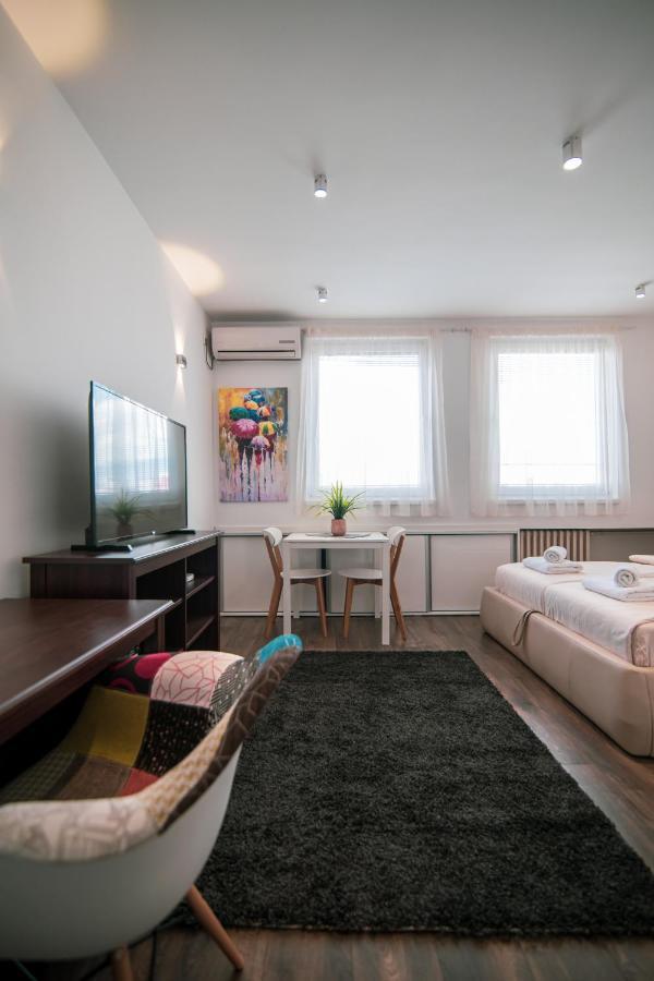 5 Star Central Studio Skopje Exteriör bild