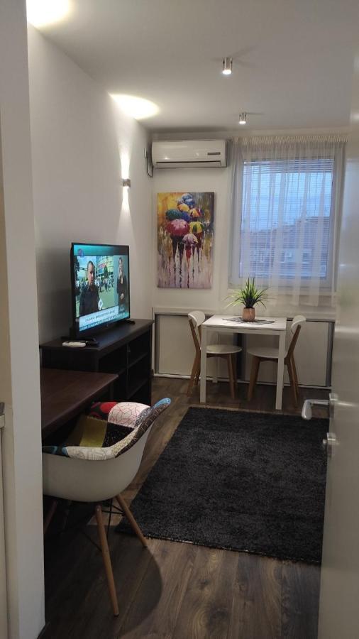 5 Star Central Studio Skopje Exteriör bild